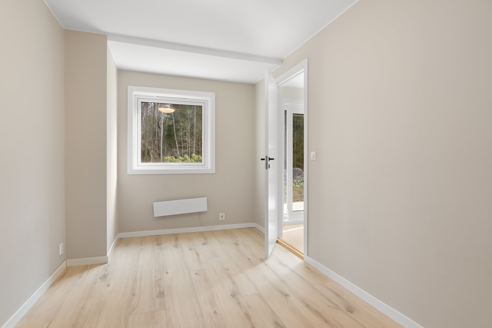 Et utmerket rom for hjemmekontor, hobbyer og lignende. Galleribilde