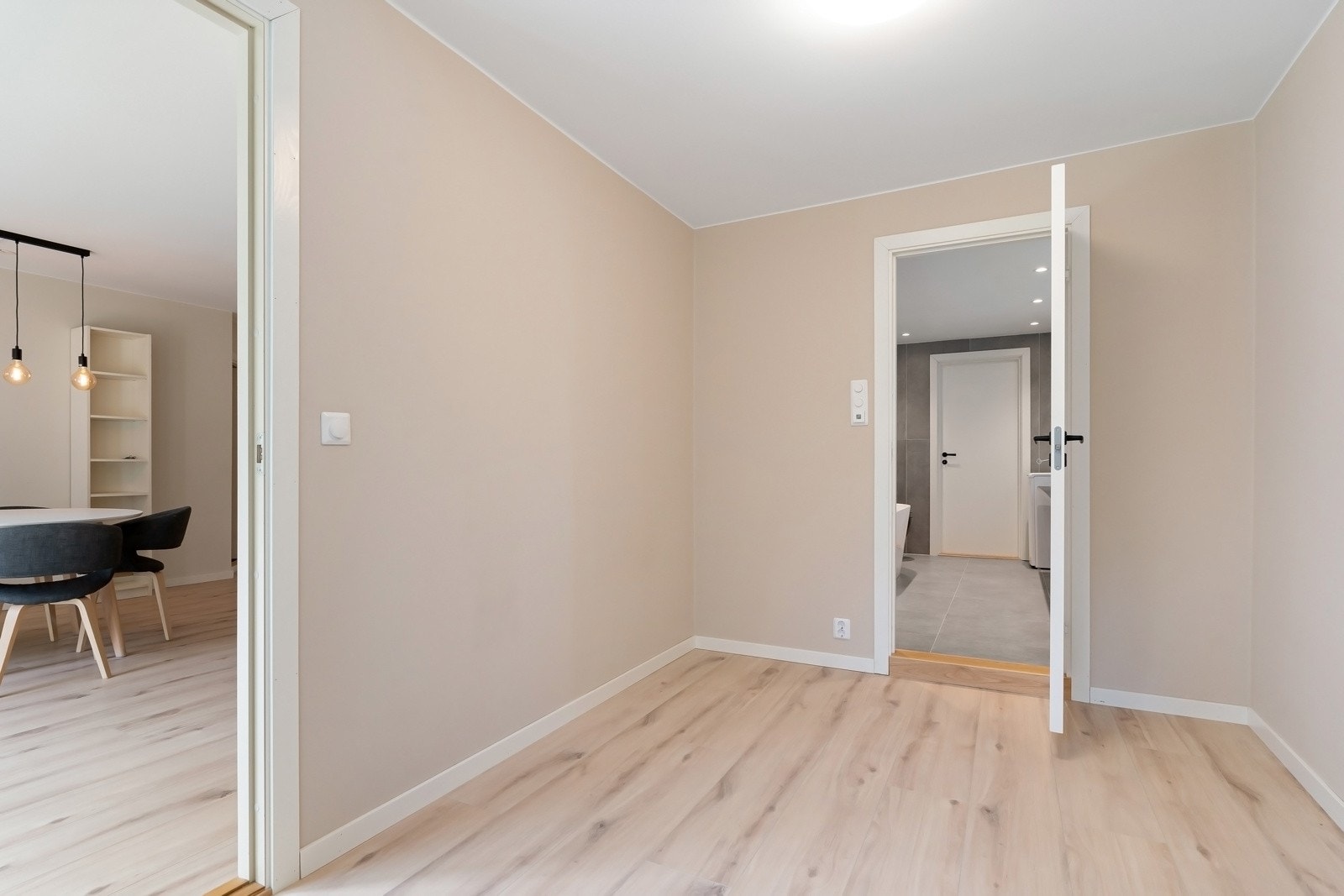 Dør inn til det største badet. Galleribilde