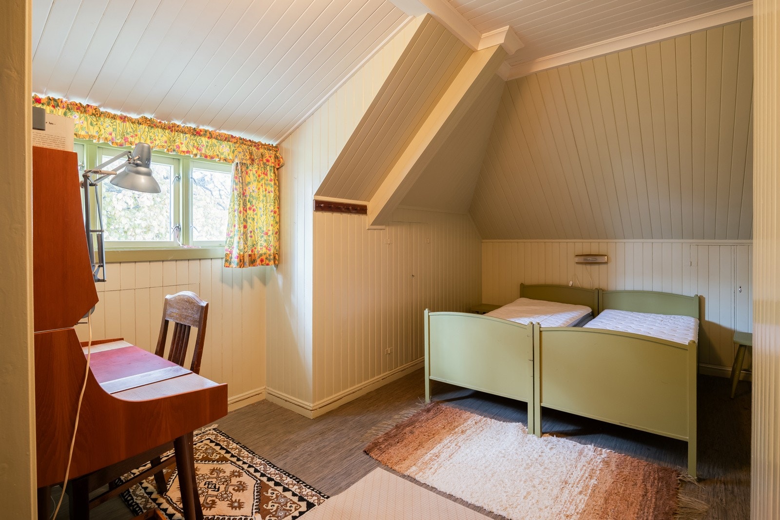 De tre soverommene i andre etasje utgjør hhv. ca. 10, 12 og 21,5 kvm. Galleribilde