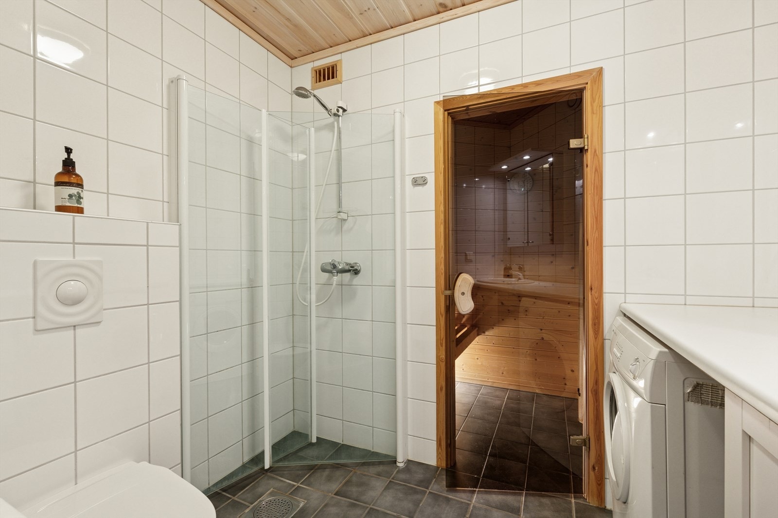 Det er også badstue i leiligheten. Galleribilde