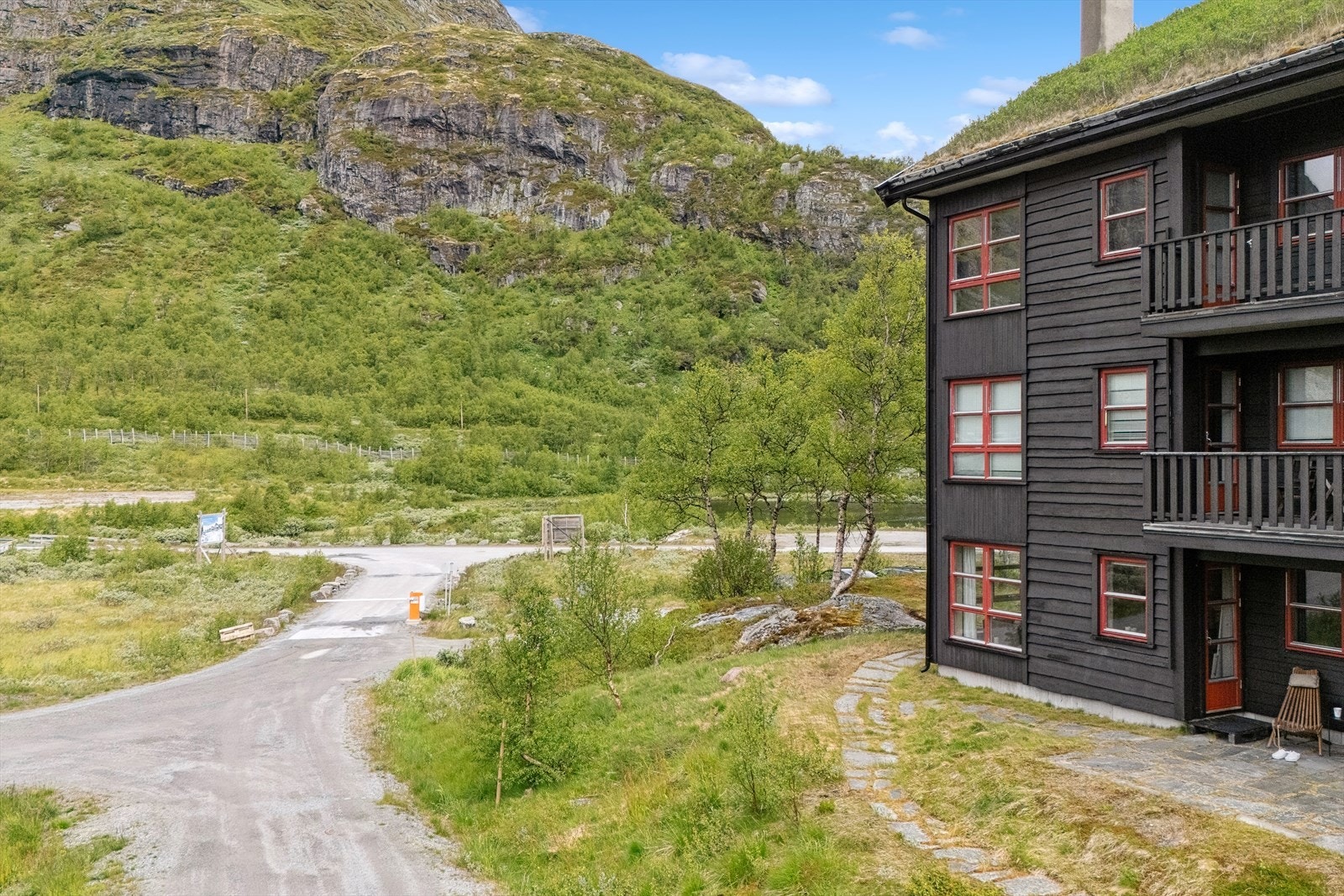 Hjørne leiligheten har en fin solrik og vestvendt beliggenhet. Enkel og praktisk på alle måter Galleribilde