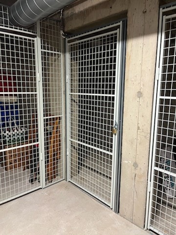 Romslig bod i kjeller Galleribilde