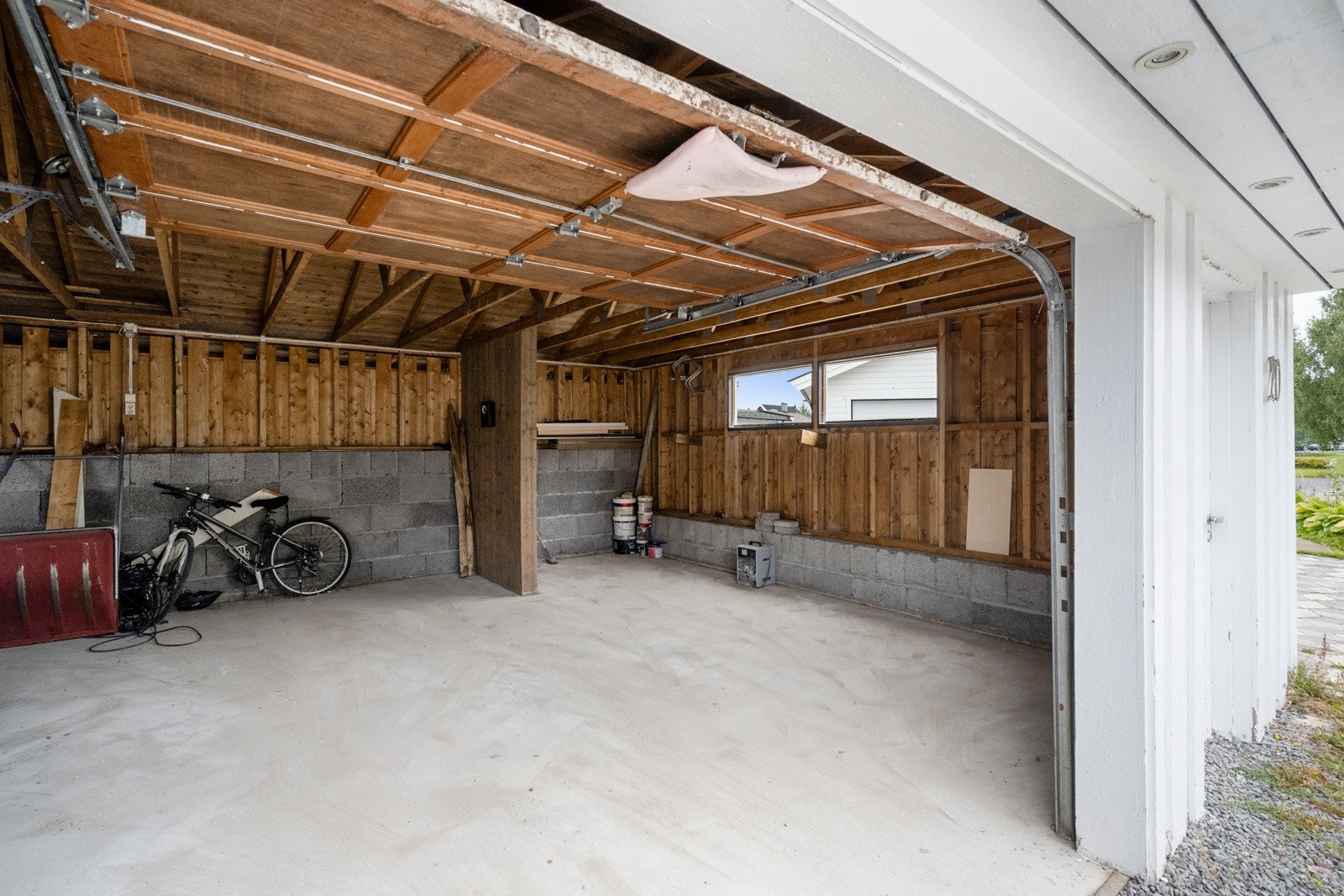 Halvpart av dobbelgarasje - montert el-billader Galleribilde