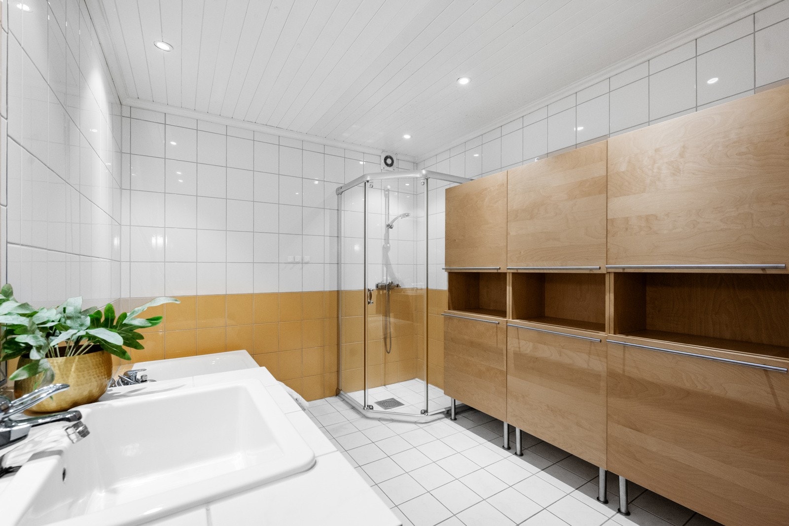 Godt med skapplass på badet Galleribilde