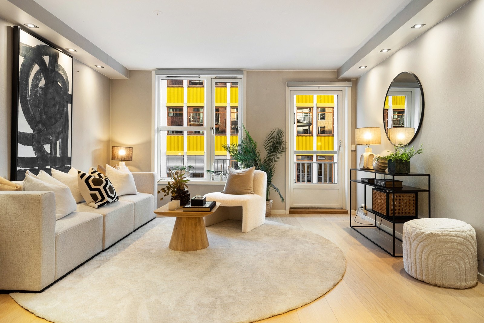 Fra stuen har du utgang til balkongen. Galleribilde