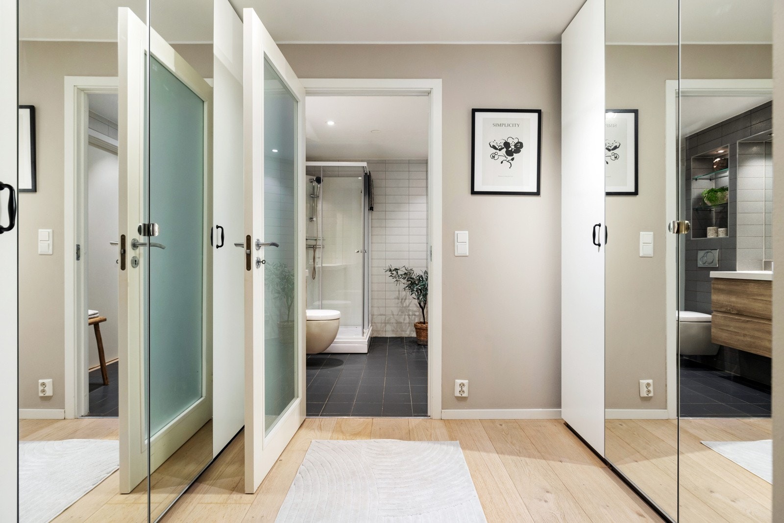 Garderobe Galleribilde