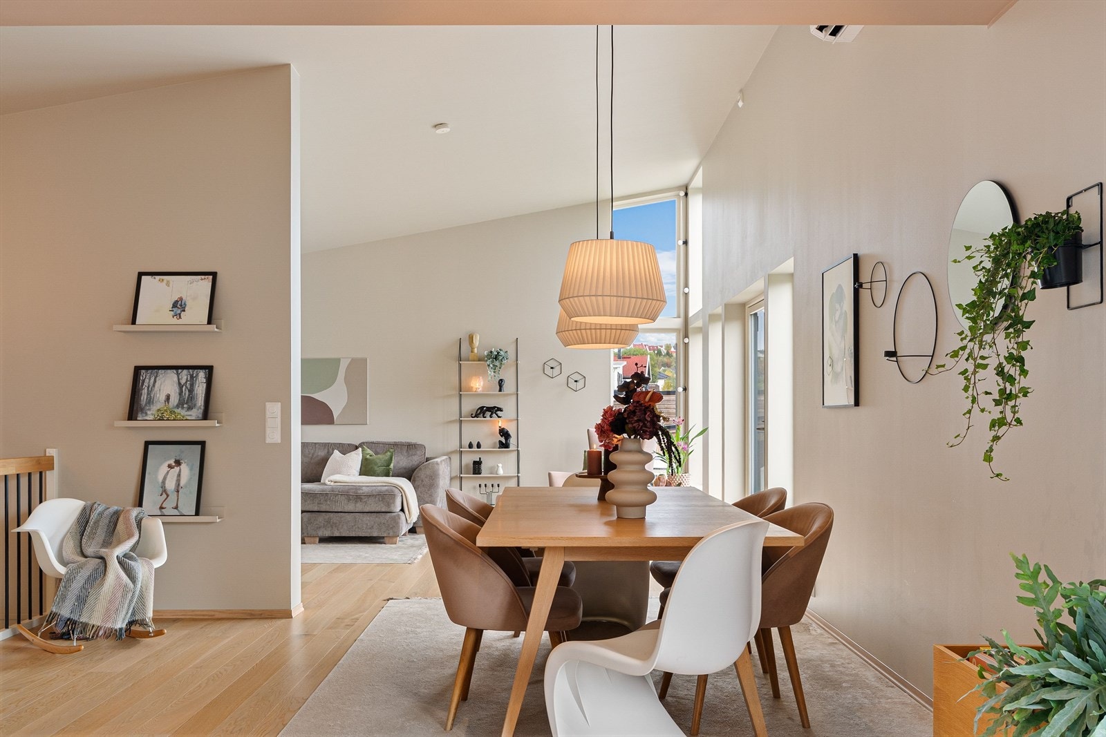 Stue- og kjøkkenarealet er på hele 57 kvm. Galleribilde