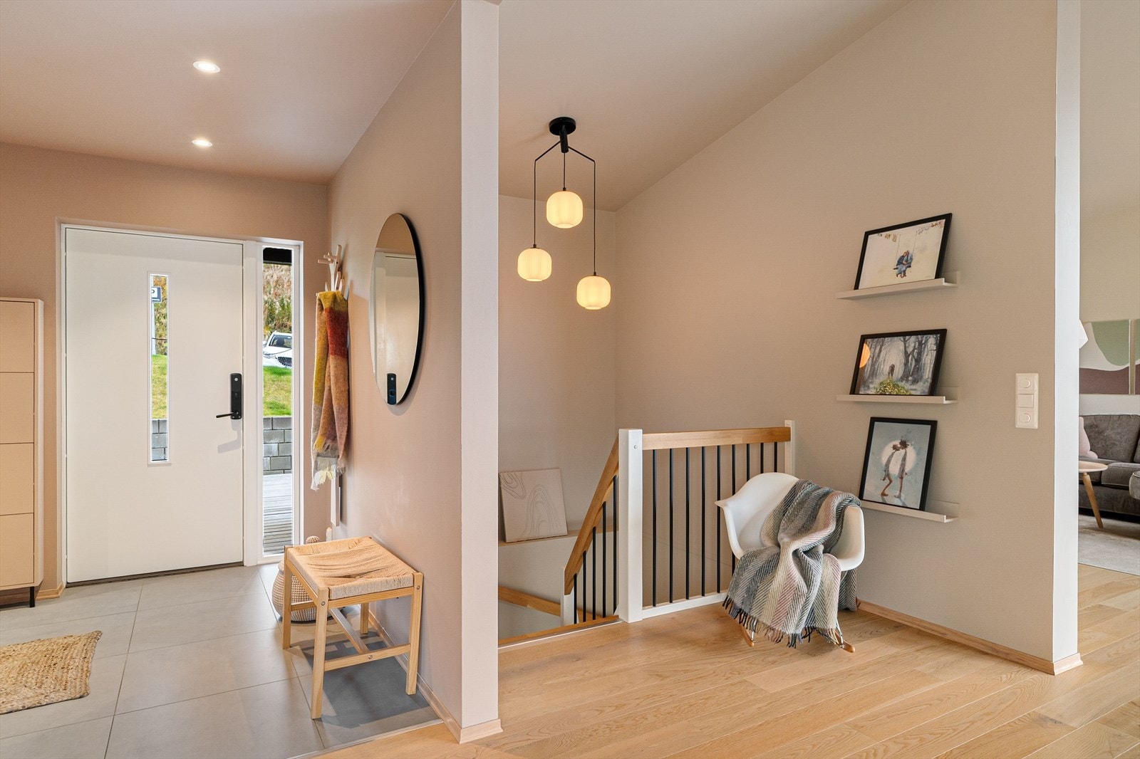 Entréen gir et ryddig og innbydende førsteinntrykk. Galleribilde