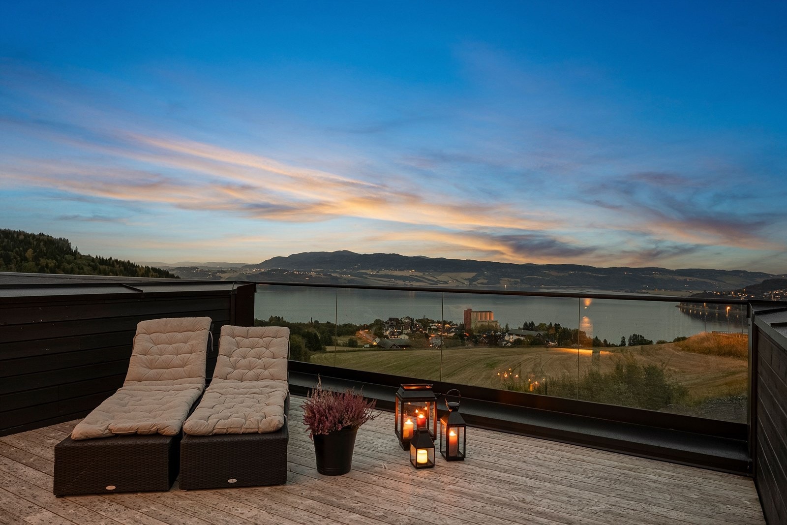 Her har du solen fra soloppgang om sommeren til kvelds midtsommers. Galleribilde