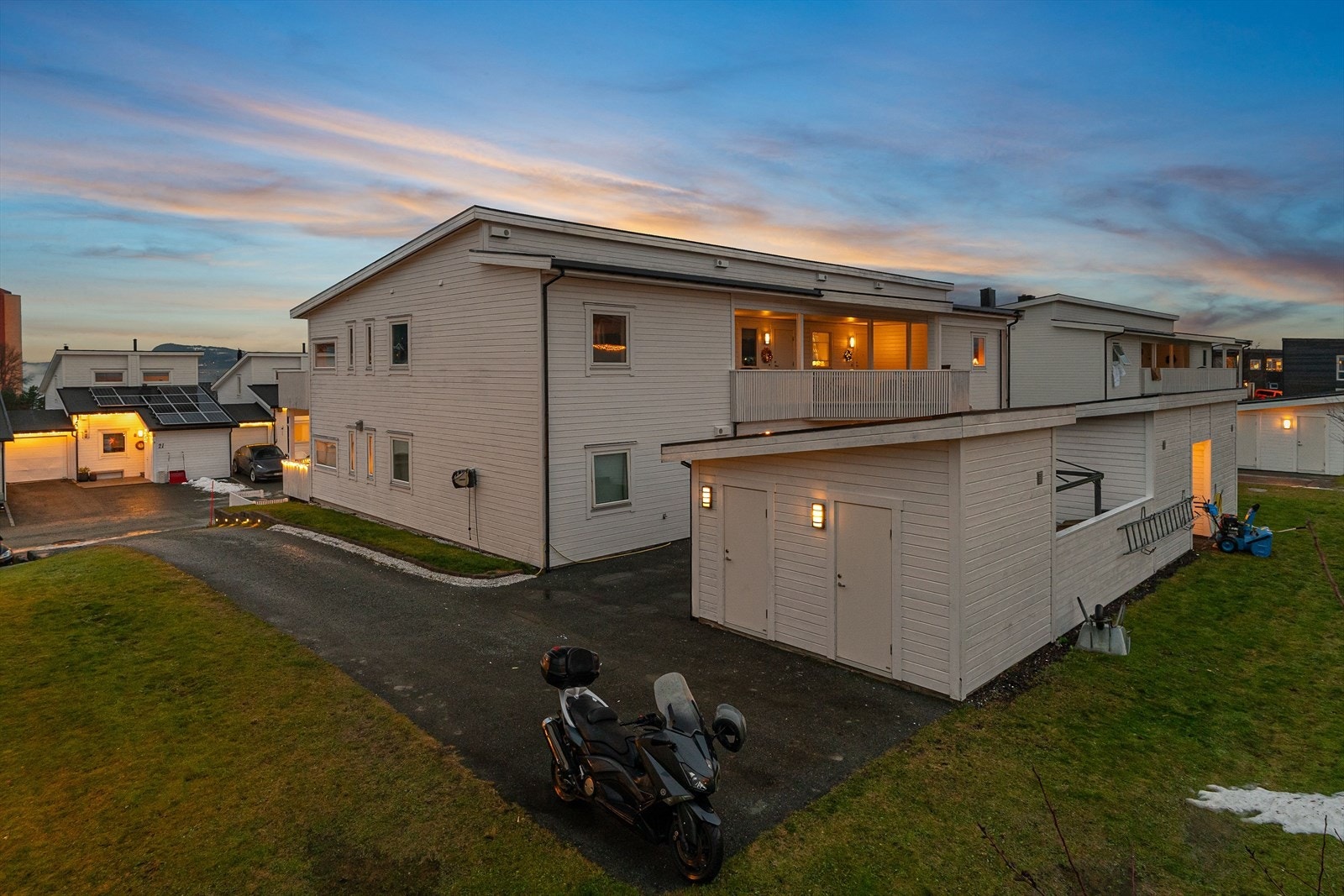 På utsiden av leiligheten har man også en praktisk sportsbod. Galleribilde