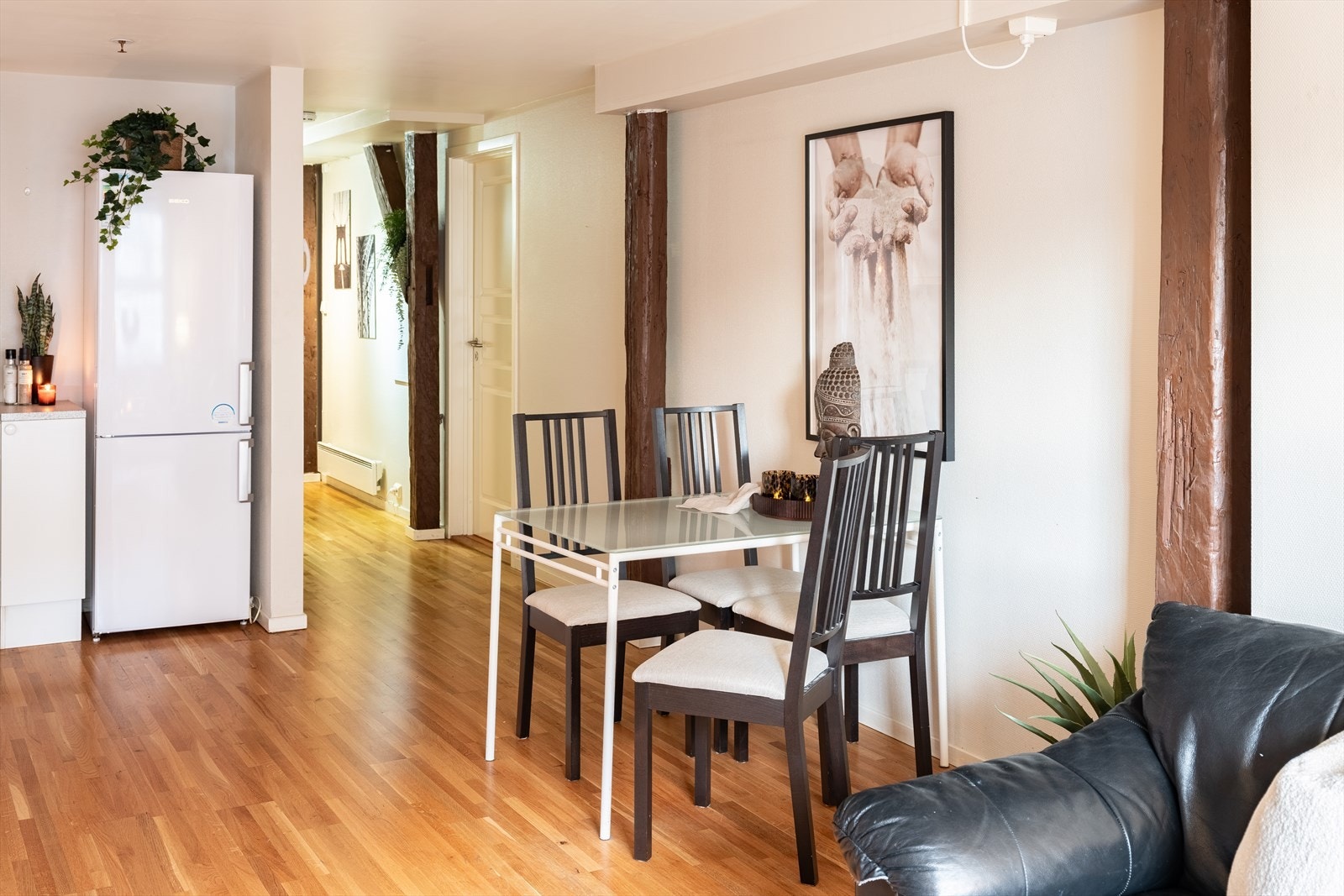 Leiligheten inneholder stue/kjøkken, bad, soverom og gang. Galleribilde