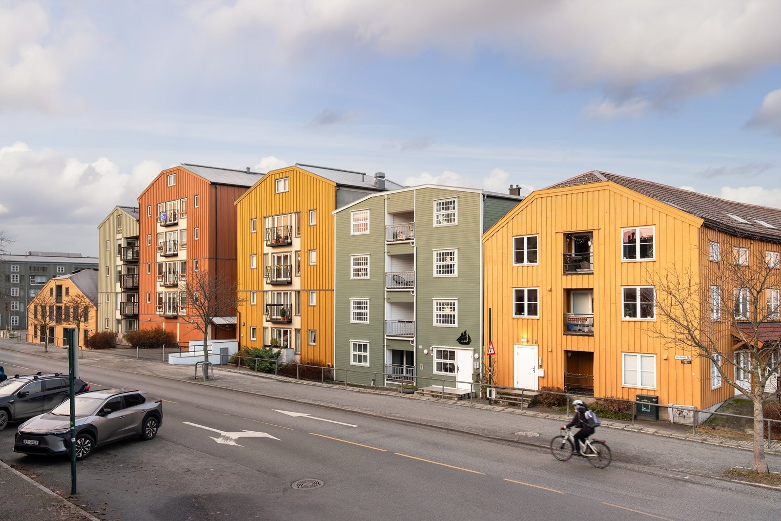 Leiligheten har en meget attraktiv beliggenhet midt i Trondheim sentrum. Her har man alt av servicefunksjoner som Trondheim har å by på innen gangavstand. Galleribilde