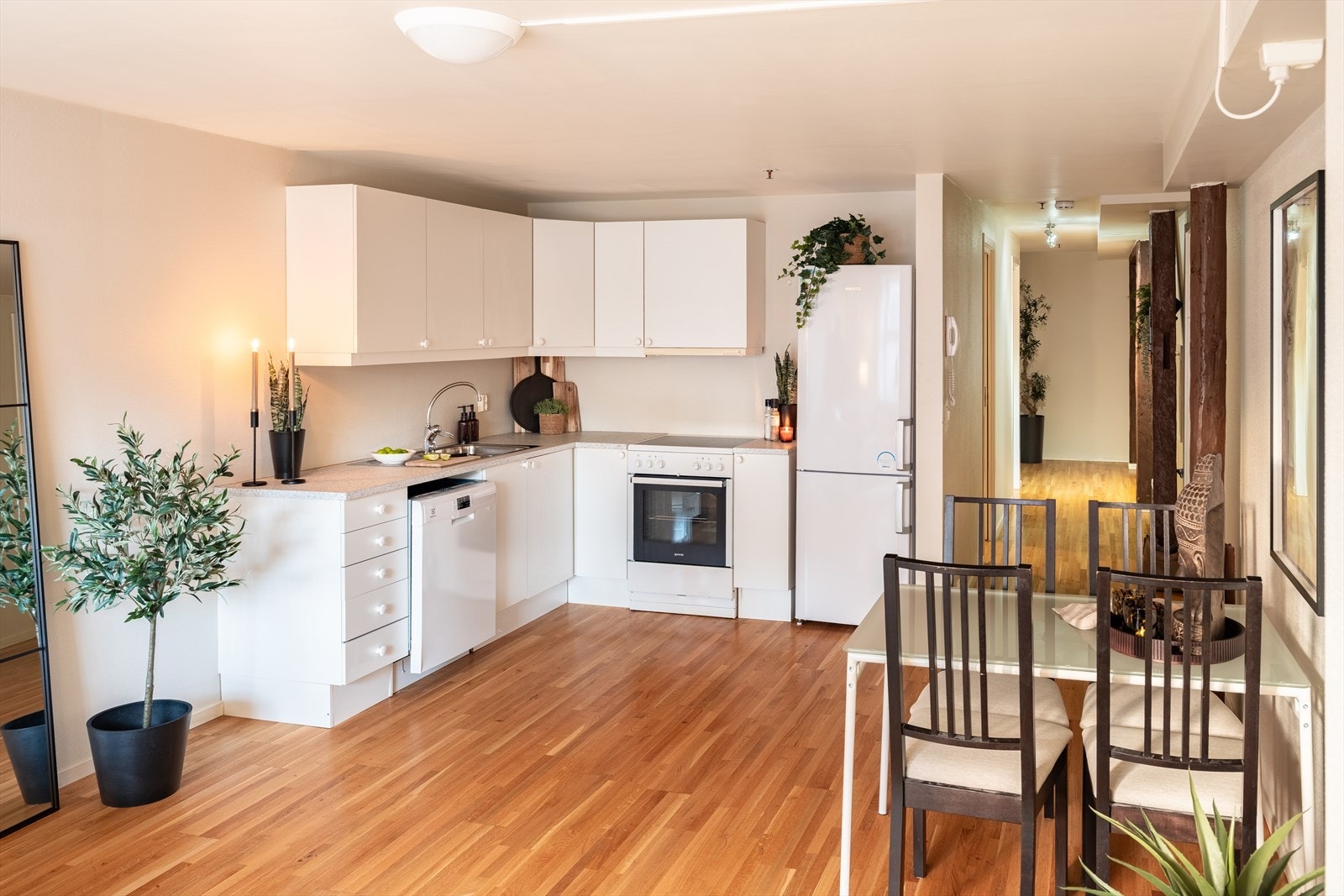 Kjøkkenet har moderne standard og er vurdert til tilstandsgrad 1 av takstmann. Galleribilde