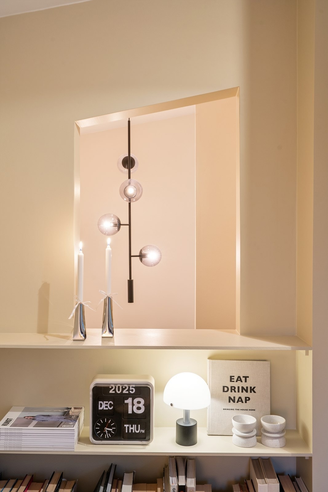 Det er etablert åpning mot trapperom som skaper en lettere romfølelse i trappen. Galleribilde