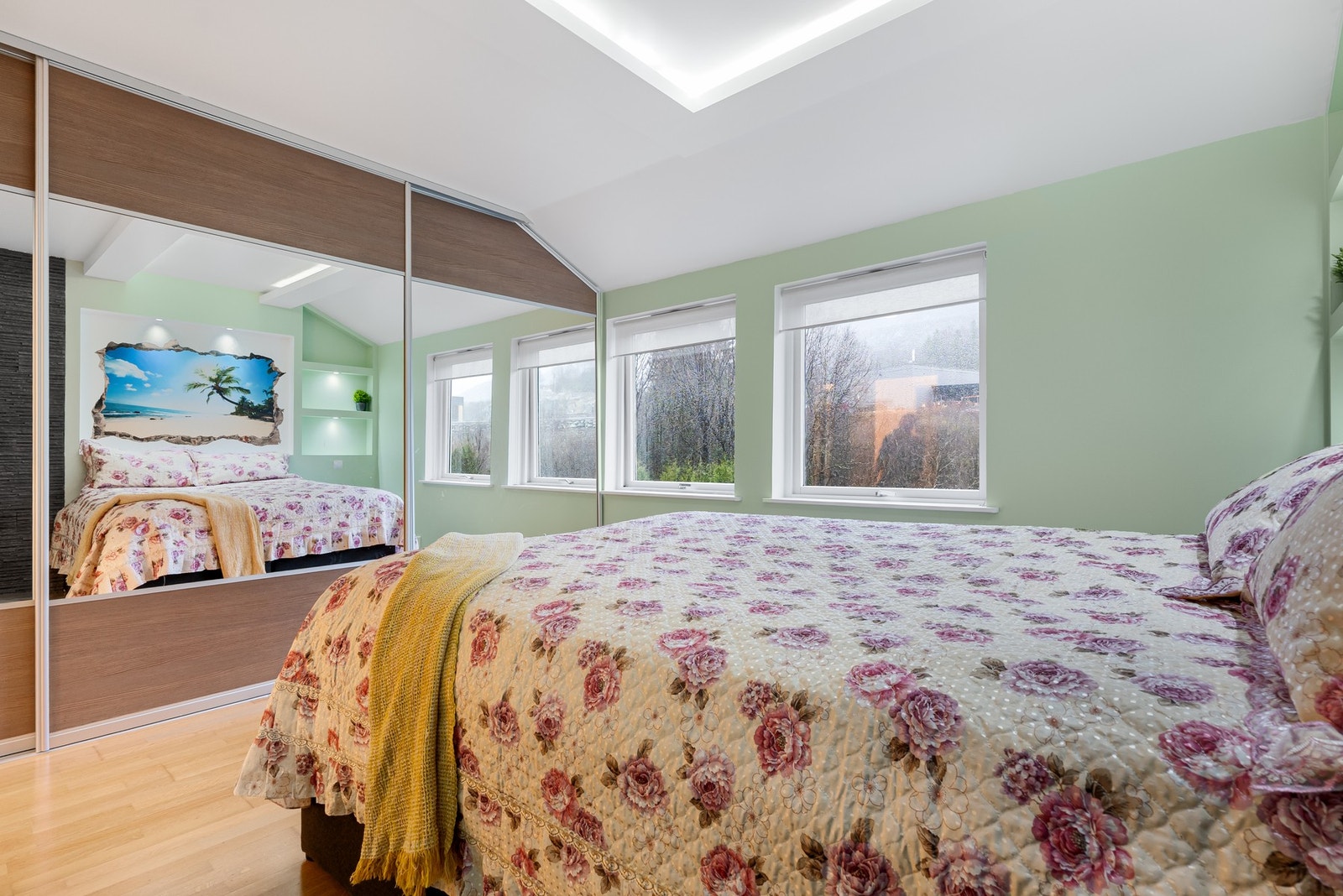 Hovedsvoerom på hele 15 kvm med skyvedørsgarderobe Galleribilde