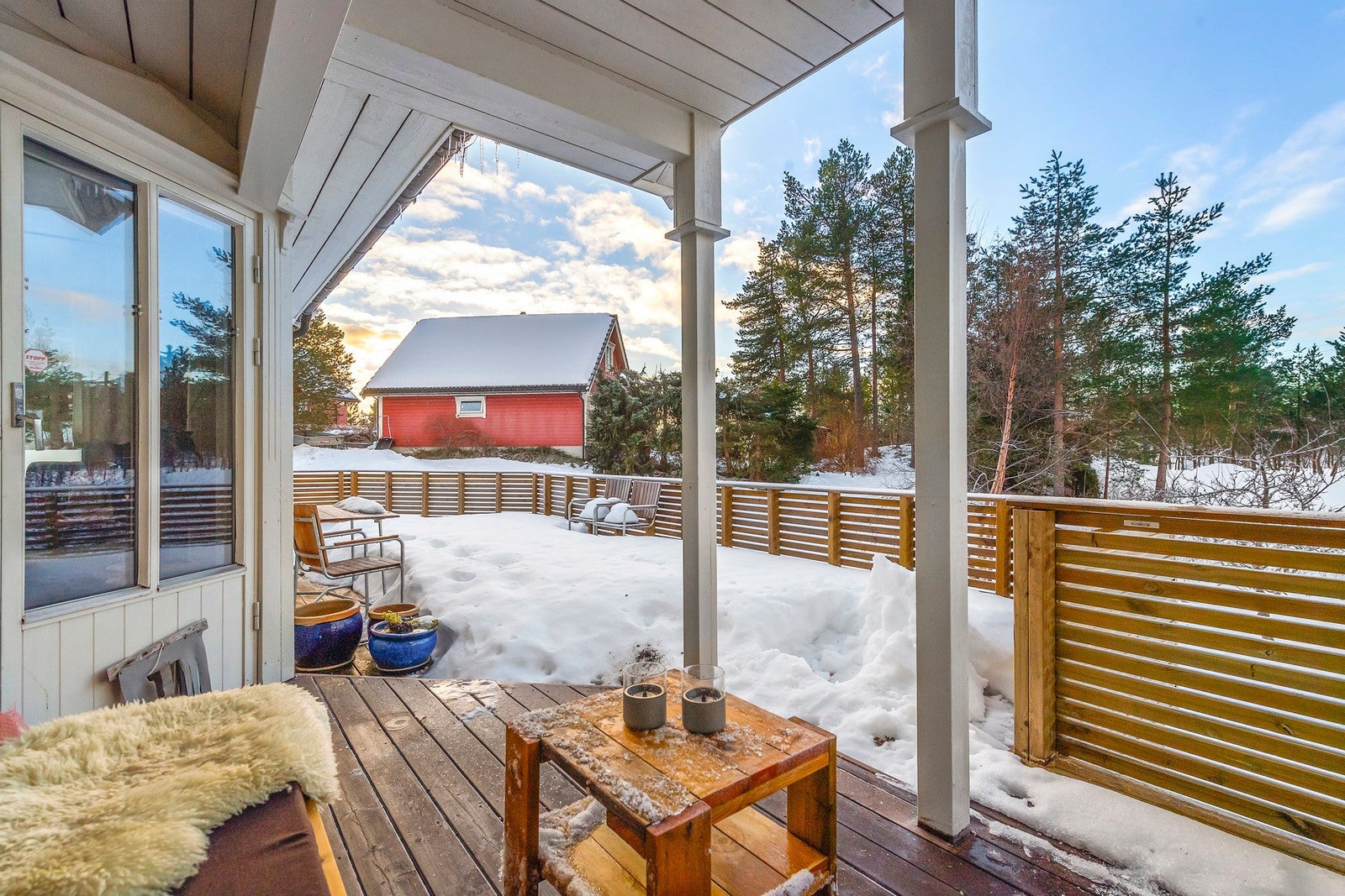 Stor og fin veranda med tilgang til turområdene i Moldemarka rett utenfor Galleribilde