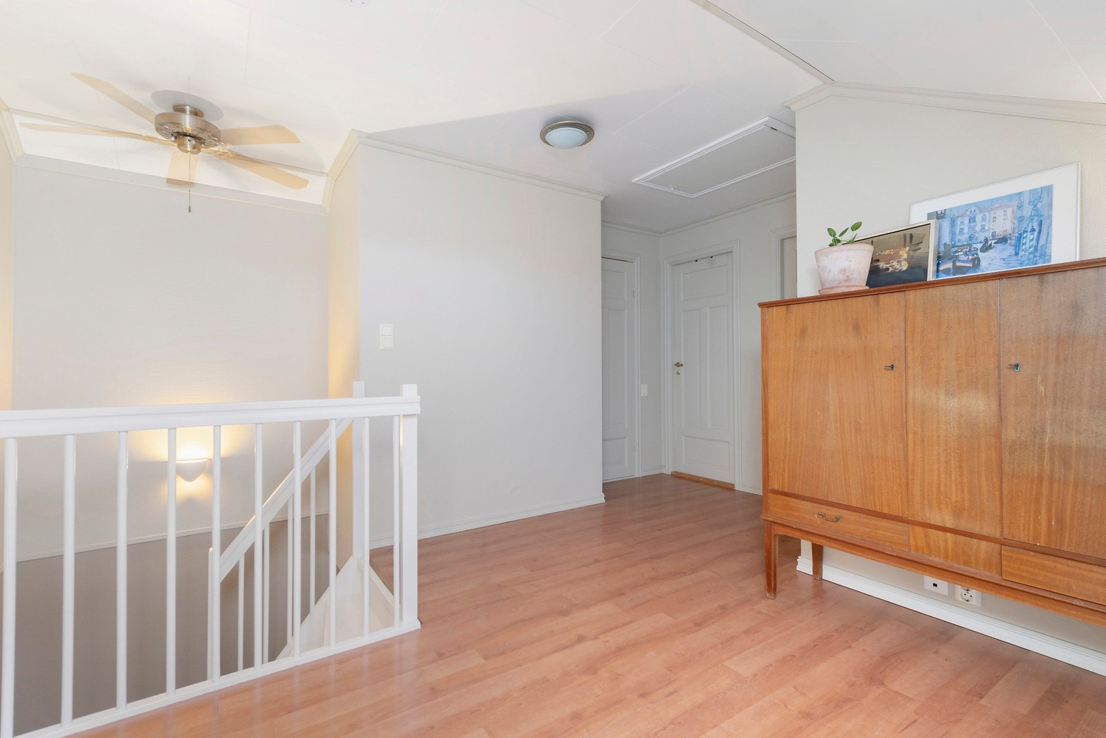 Trapperom/stue i 2. etasje Galleribilde