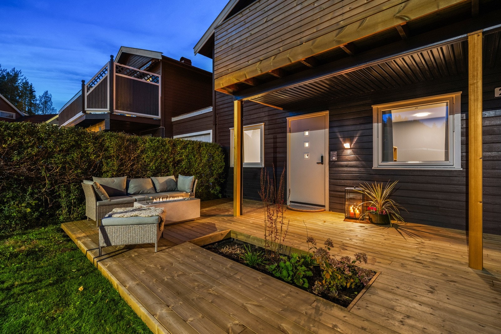 Terrasse på ca. 26 kvm ved inngangspartiet. Galleribilde