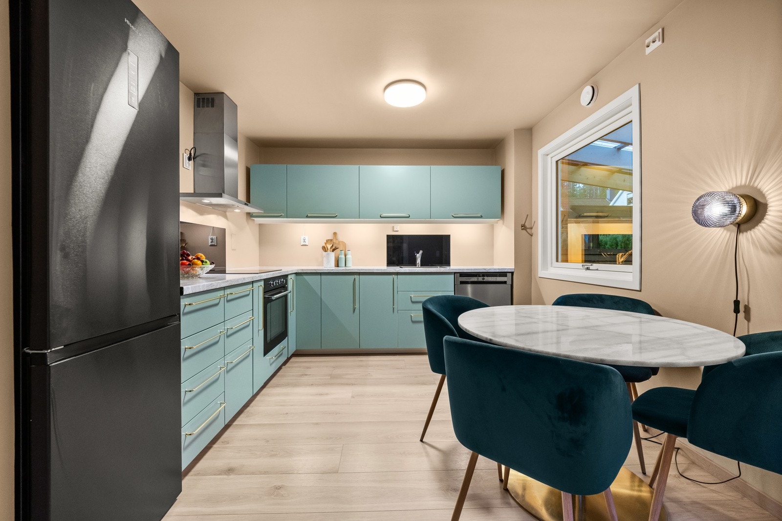 Gulv og gulvlister ble skiftet i 2024 og veggene ble sparklet i 2022/2023. Galleribilde