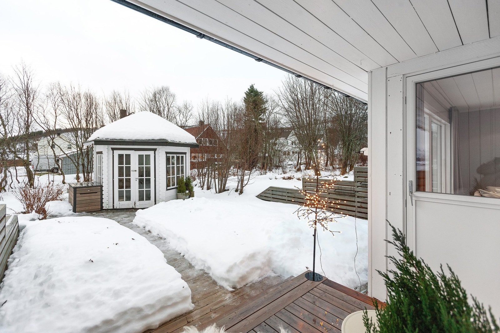 Leiligheten har et lunt og skjermet uteområde Galleribilde