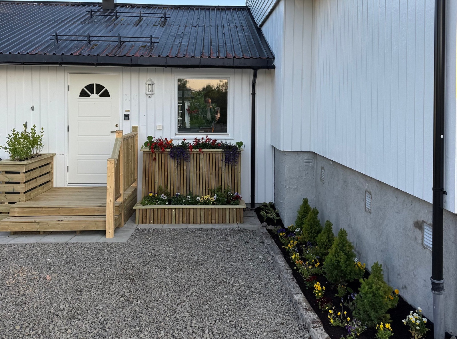 Leiligheten har et fint opparbeidet inngangsparti - Selger bilde Galleribilde