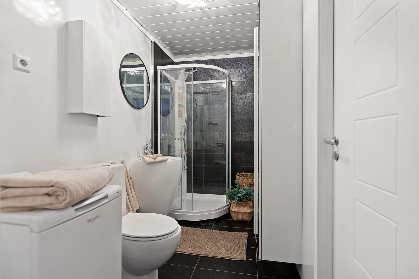 Praktisk bad/vaskerom med gulvvarme Galleribilde