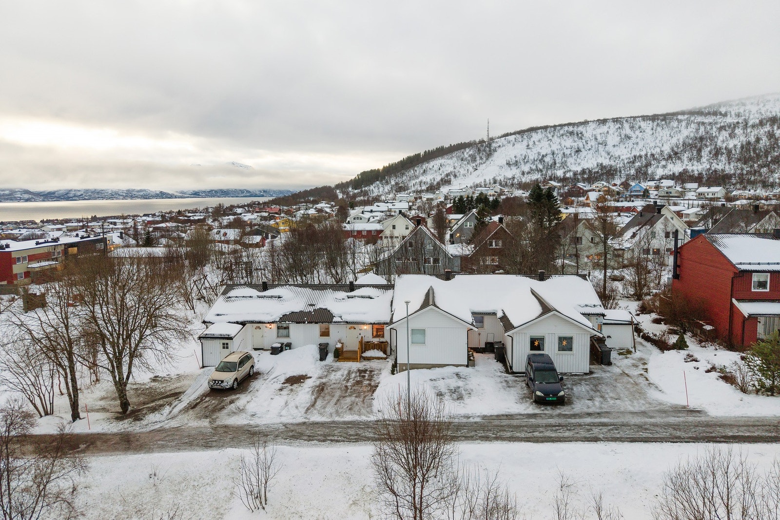 Leiligheten ligger i kort avstand til sentrum, med enkel tilgang til Sortlands servicetilbud og fasiliteter Galleribilde