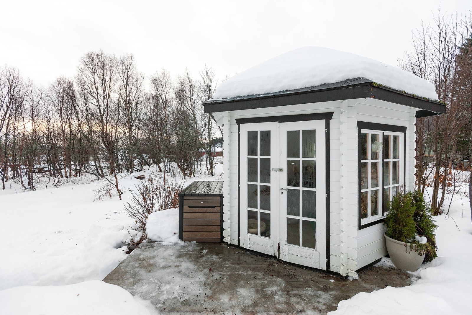 Her får du et lysthus som gir deg valgfrihet - enten som et koselig "tilfluktsrom" eller som ekstra oppbevaring Galleribilde