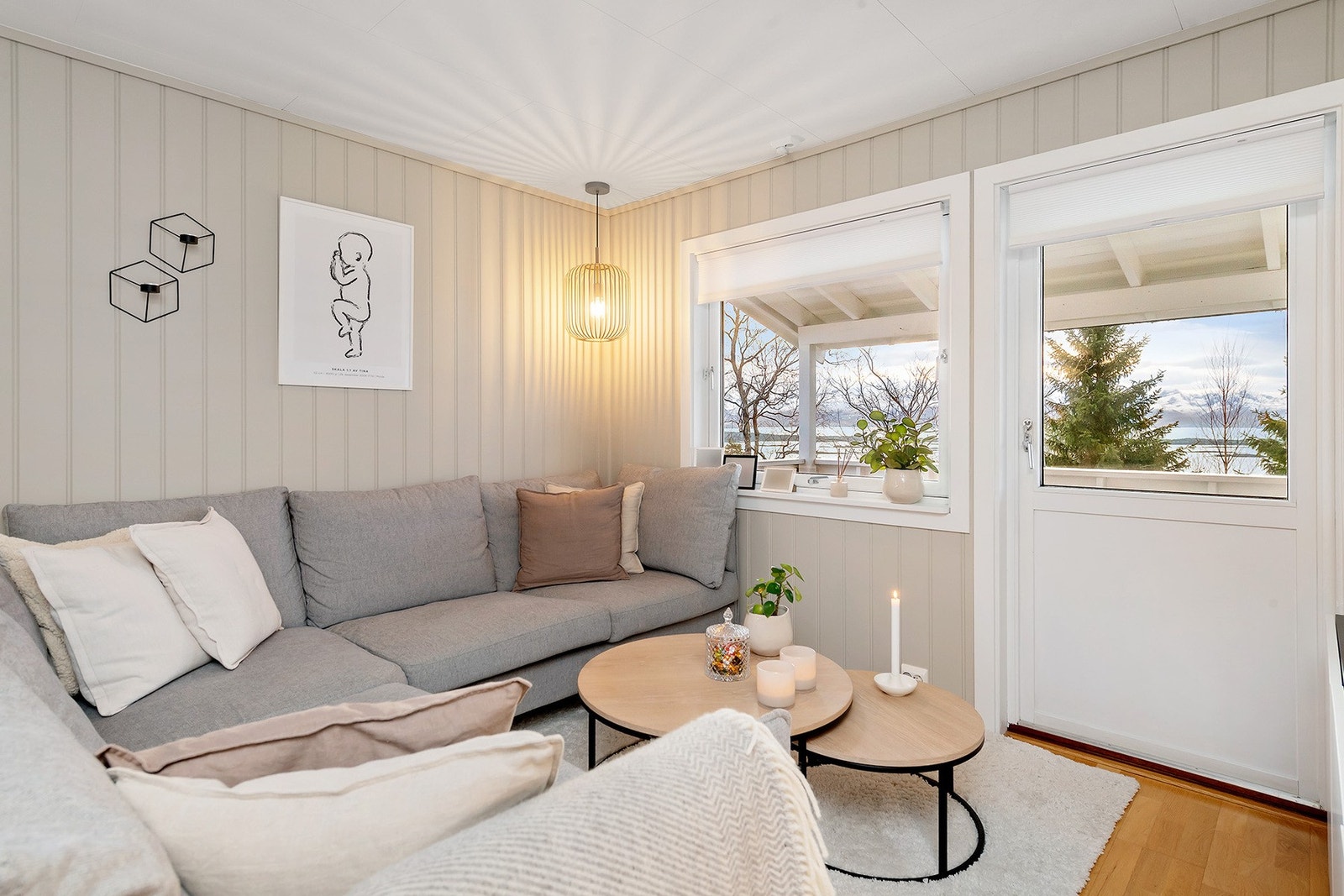 Stue har tilkomst til veranda. Galleribilde