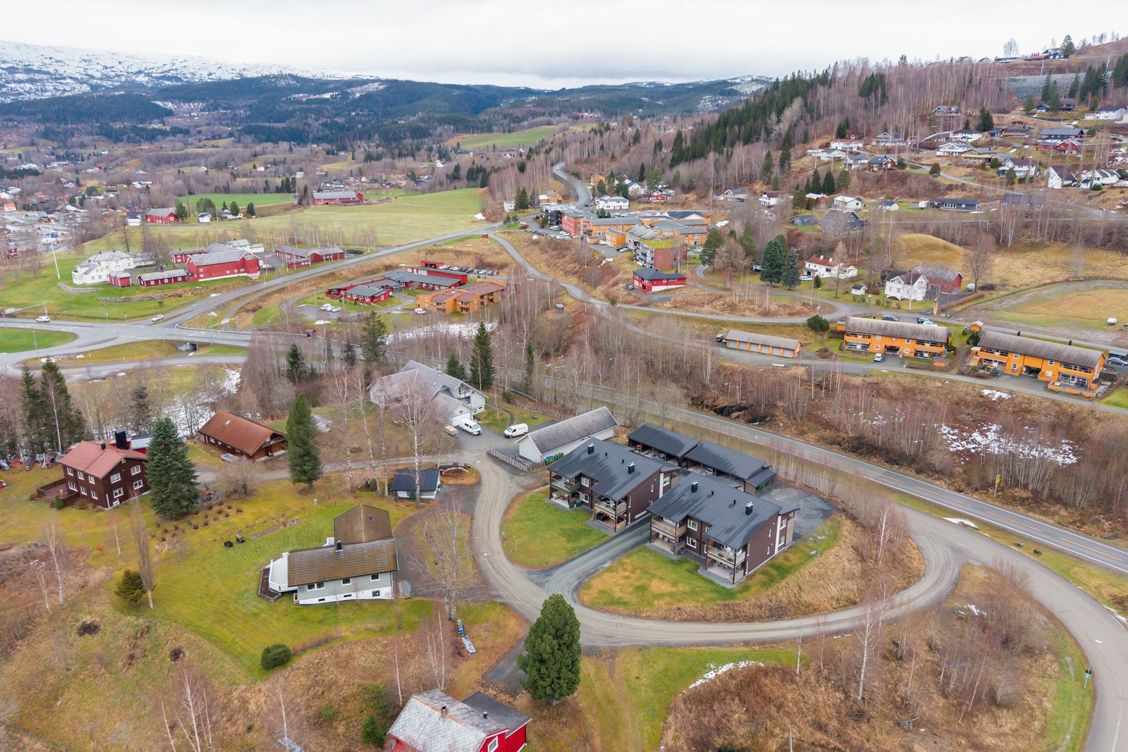 Meråker byr på et rikt tilbud av fritidsaktiviteter hele året, og man kan enkelt komme seg på på blant annet flotte toppturer og sykkelturer fra leiligheten. Galleribilde
