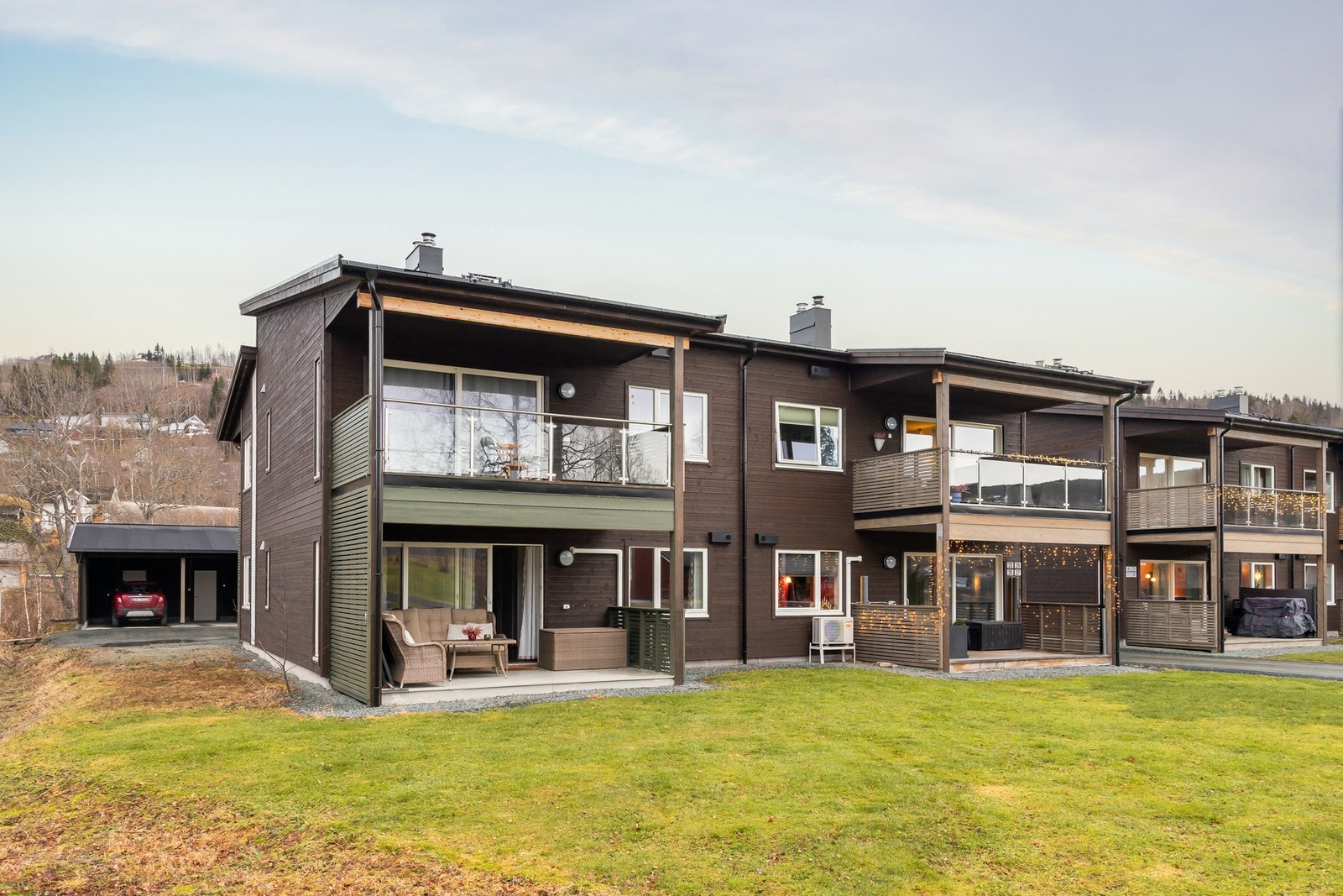 Fin beliggenhet like ved Meråker sentrum, med kort gangavstand til butikker, tjenester og kafeer. Galleribilde