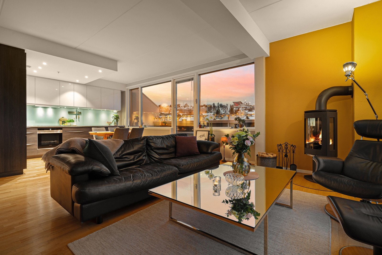 Velkommen til Grønnegata 8V - Stilren toppleilighet midt i hjertet av Tromsø sentrum presentert av Jonas Bergersen! Galleribilde