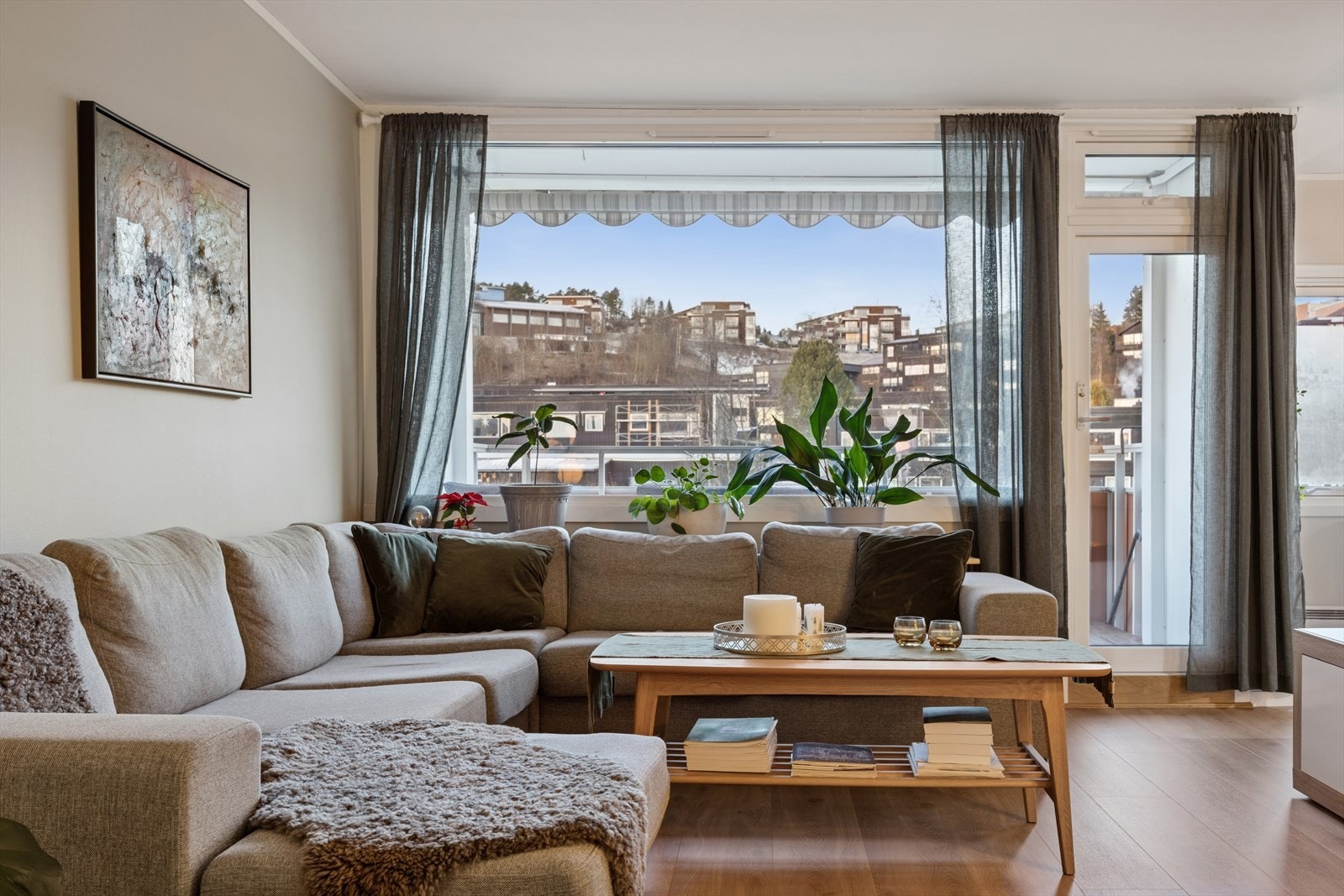 En romslig og flott 3-roms andelsleilighet beliggende i et attraktiv borettslag på Byåsen. Galleribilde