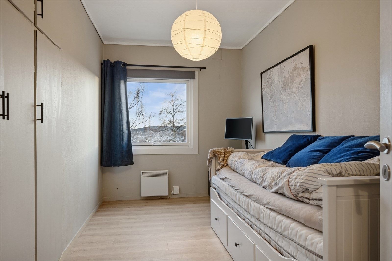 Soverom 2 måler ca. 11 m² og har god plass til ønsket møblement. Galleribilde