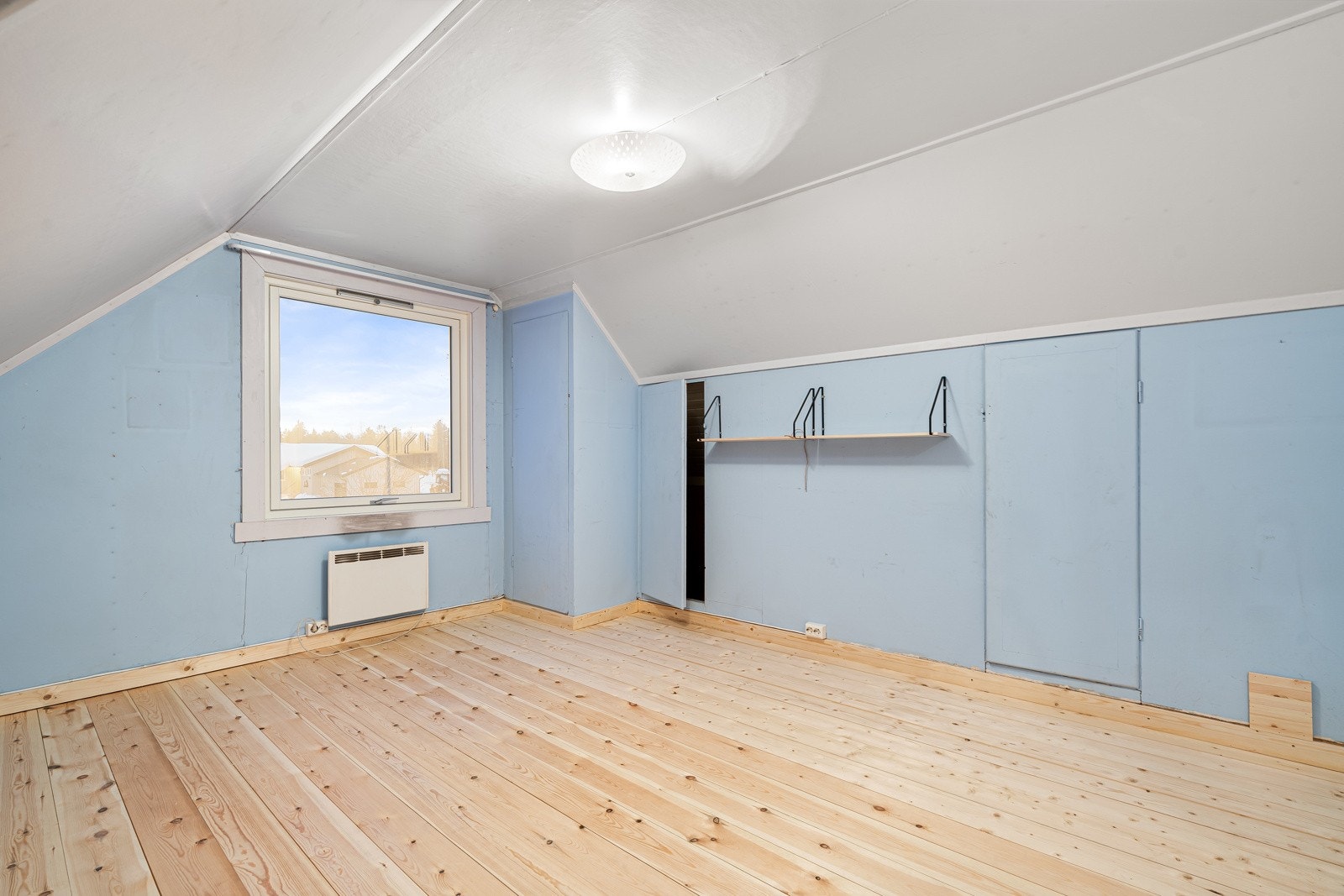 Det er lagt opp vann- og avløp til soverommet for deg som ønsker å etablere et toalettrom oppe. Galleribilde