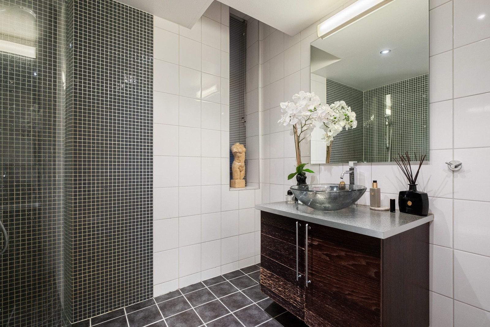 På baderommet er det opplegg for vaskemaskin. Galleribilde