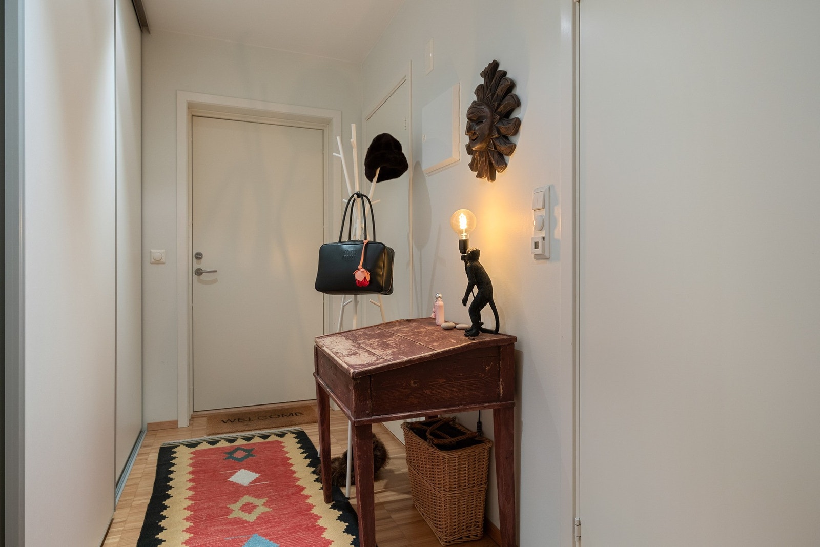 Romslig entré på 6,5 kvm. Galleribilde