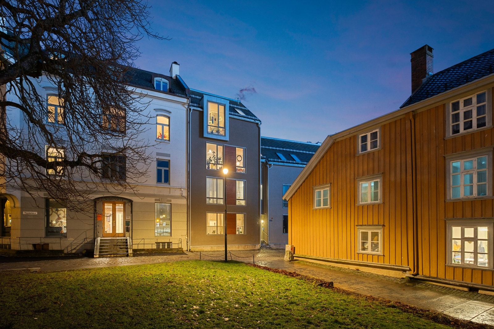 Leiligheten ligger i et koselig og tilbaketrukket nabolag i Trondheim sentrum. Galleribilde