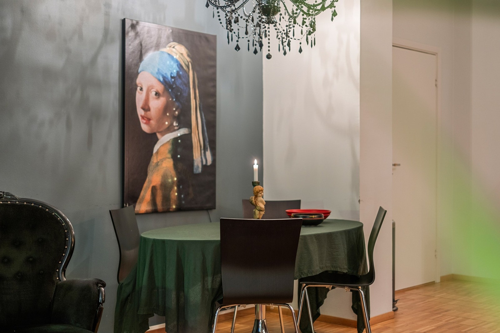 Her er det god plass til et spisebord med stoler for koselige middager med venner og familie. Galleribilde