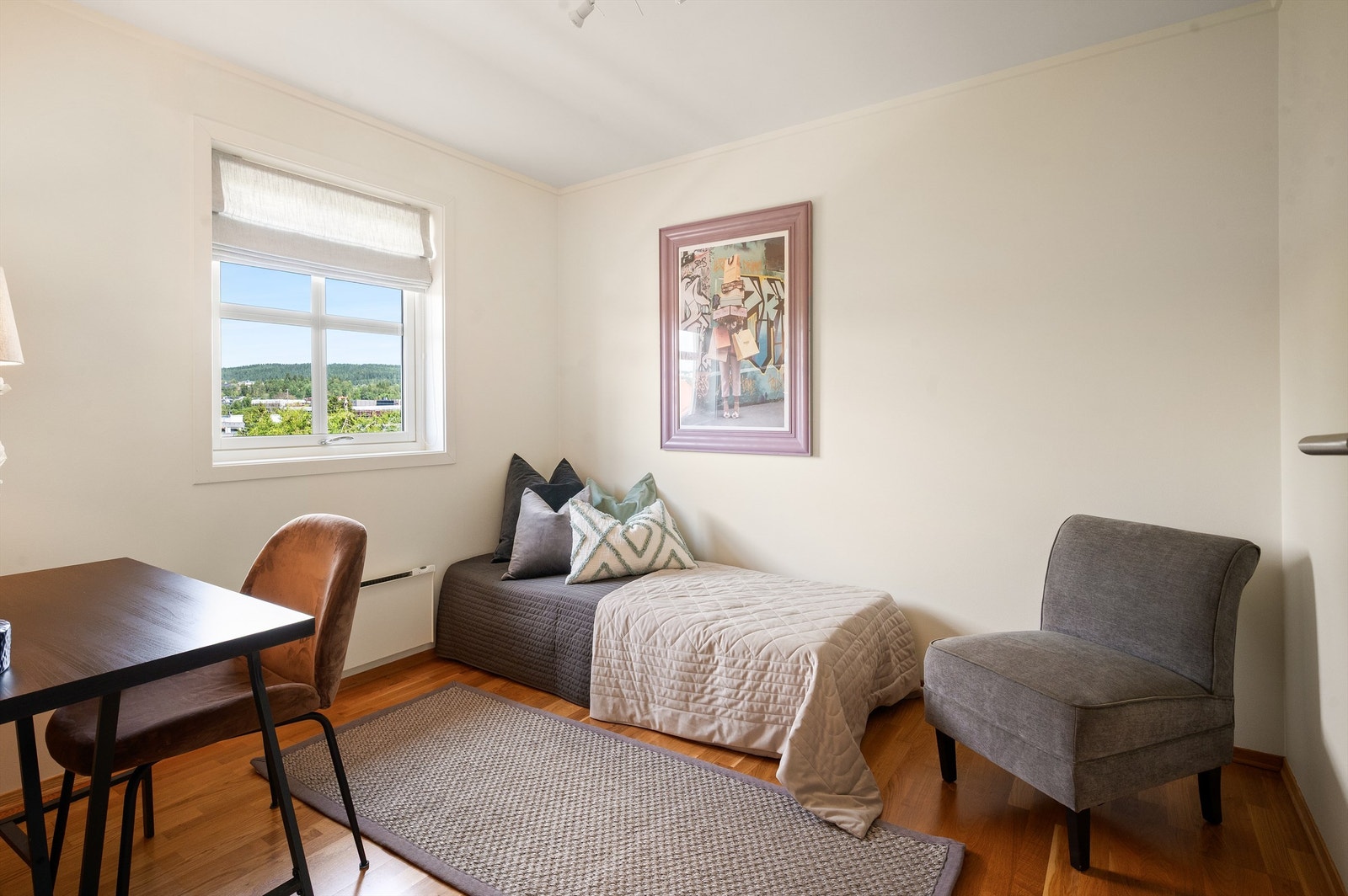 Boligen byr på 3 gode soverom passer ypperlig som barnerom, gjesterom eller kontor med gode oppbevaringsmuligheter. Galleribilde