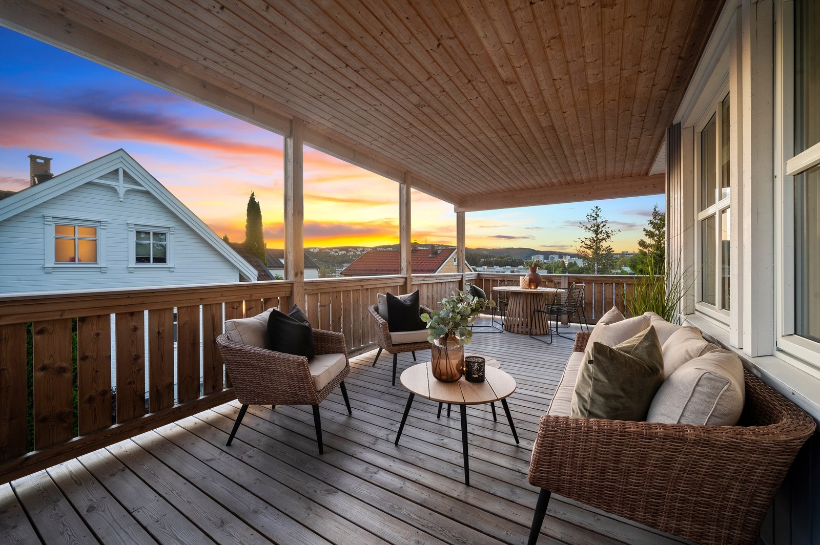 Boligen er en flott og innholdsrik halvpart av vertikaldelt tomannsbolig med attraktiv beliggenhet på Høybråten. Galleribilde