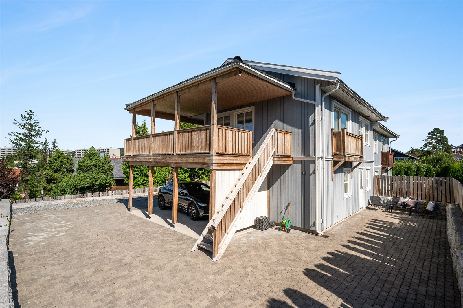 Direkte trapp opp til terrassen. Galleribilde