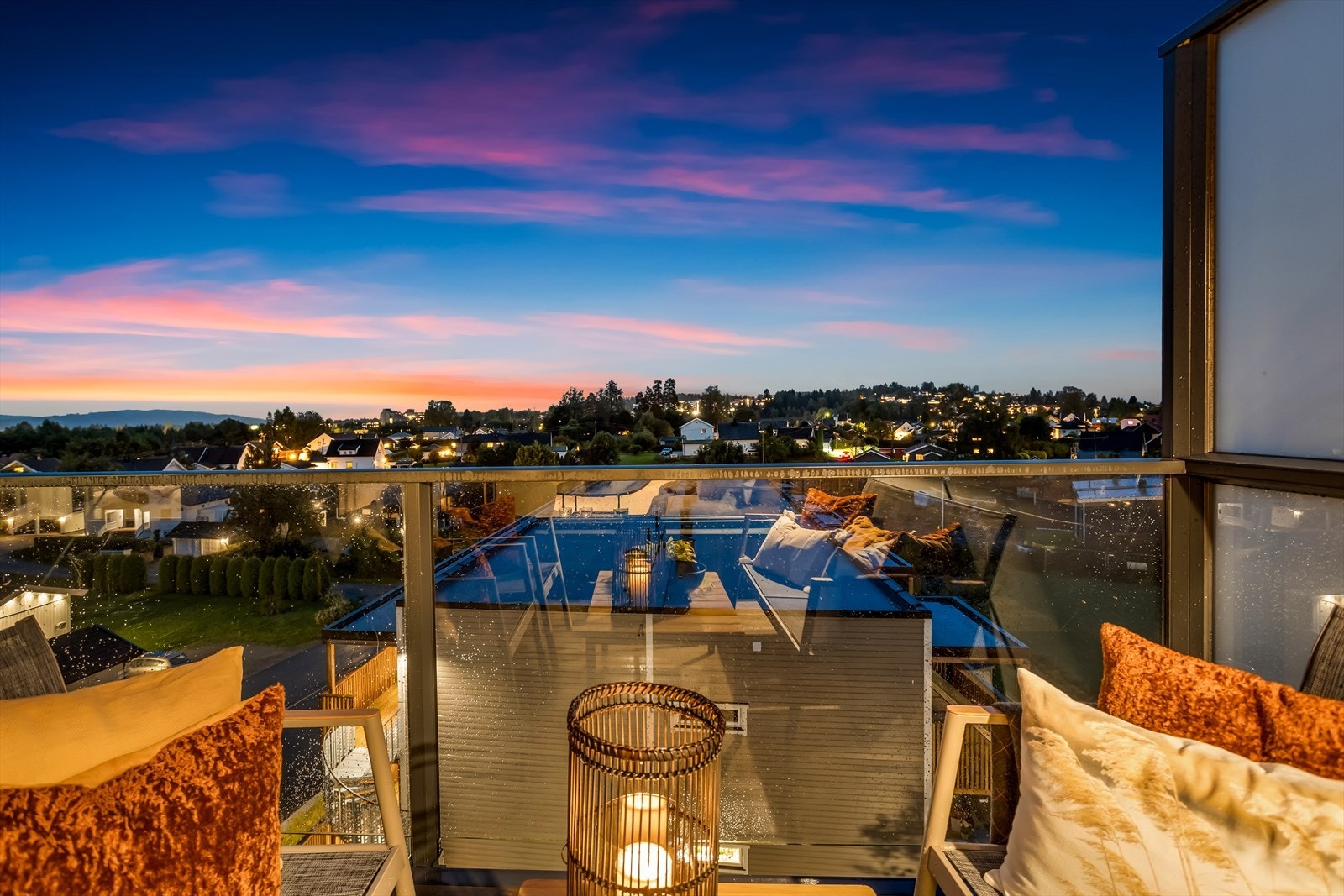 Balkongen er utstyrt med utelys og stikkontakt. Galleribilde