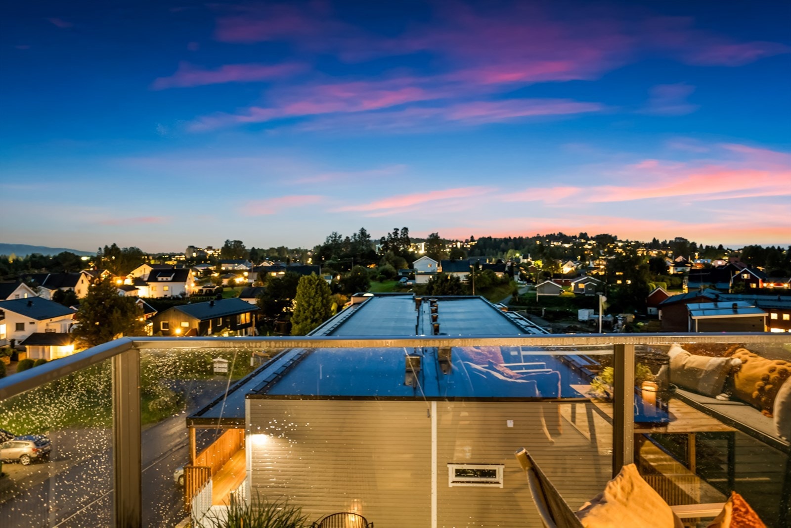 Her er det god plass til utemøbler, grill og planter. Galleribilde