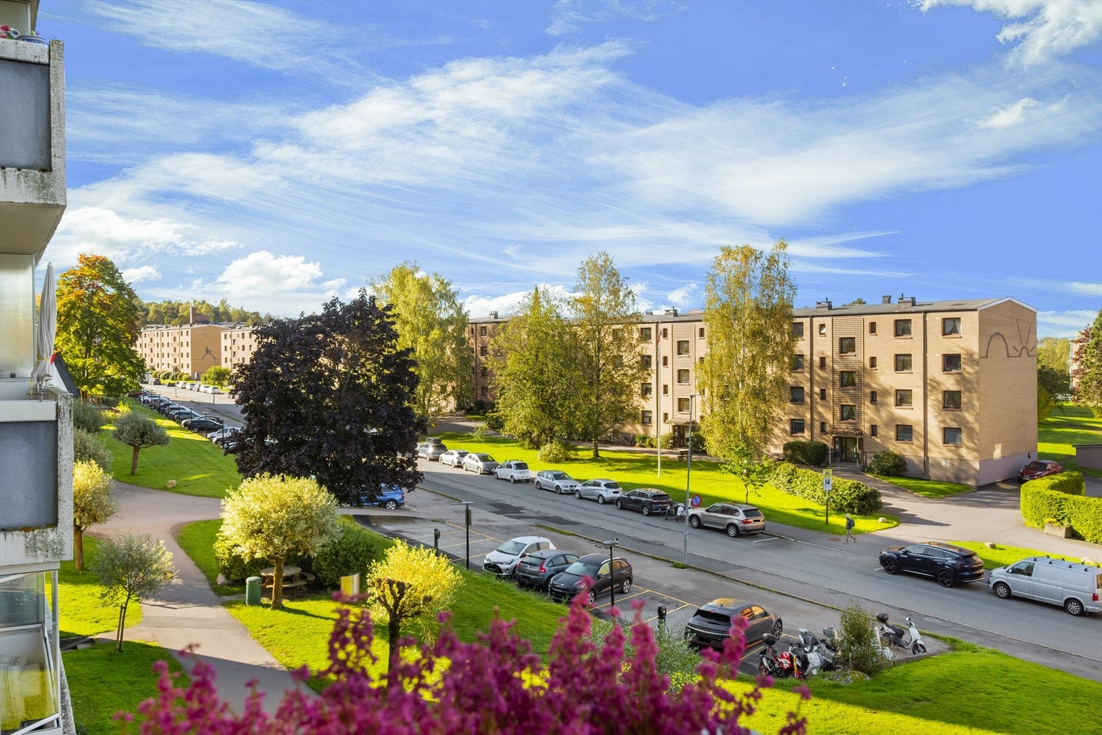 Fra den solrike balkongen kan du nyte flotte kvelder med utsikt og uten sjenerende innsyn. Galleribilde