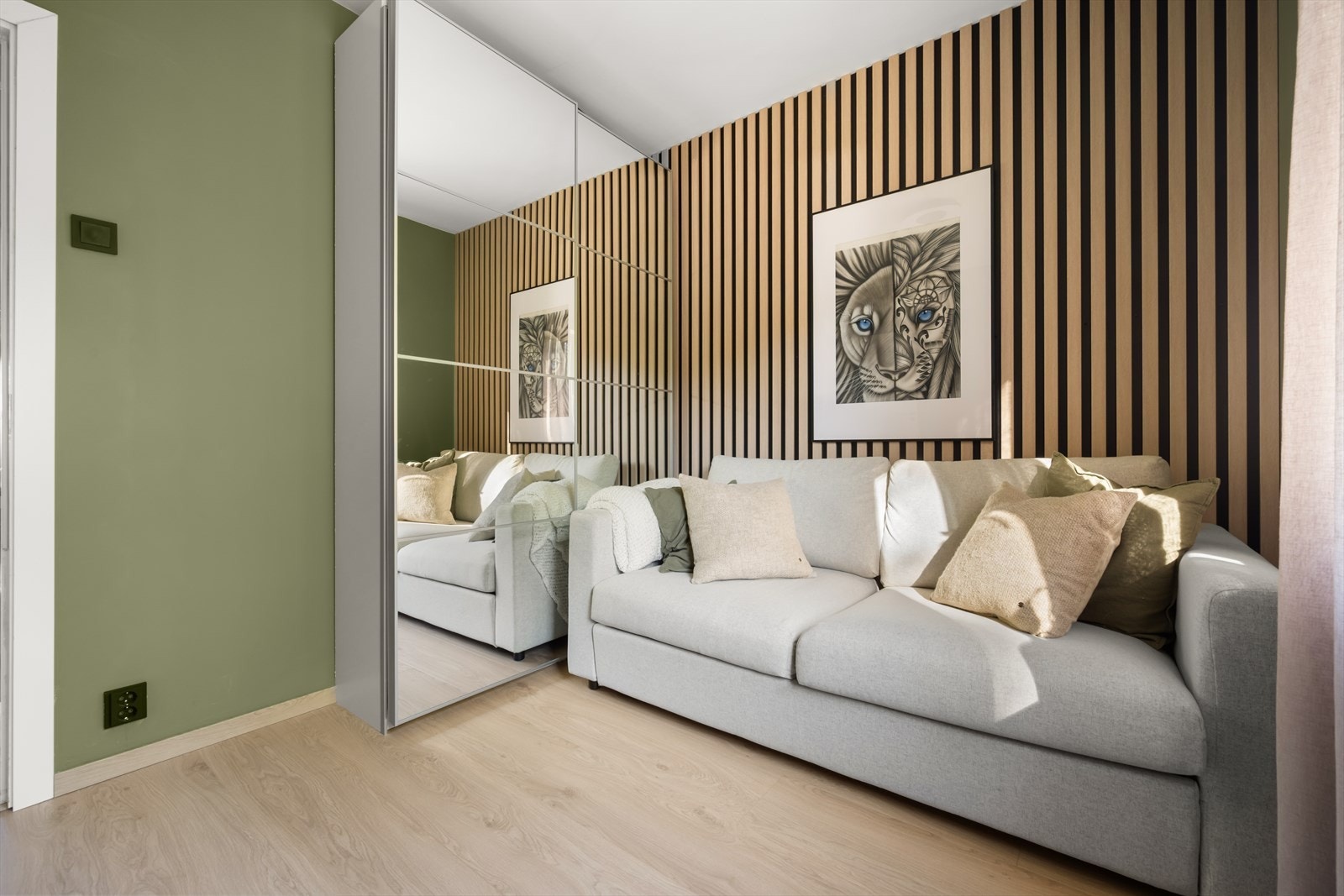 Her er det plass til seng, skrivepult og skap/kommode. Galleribilde