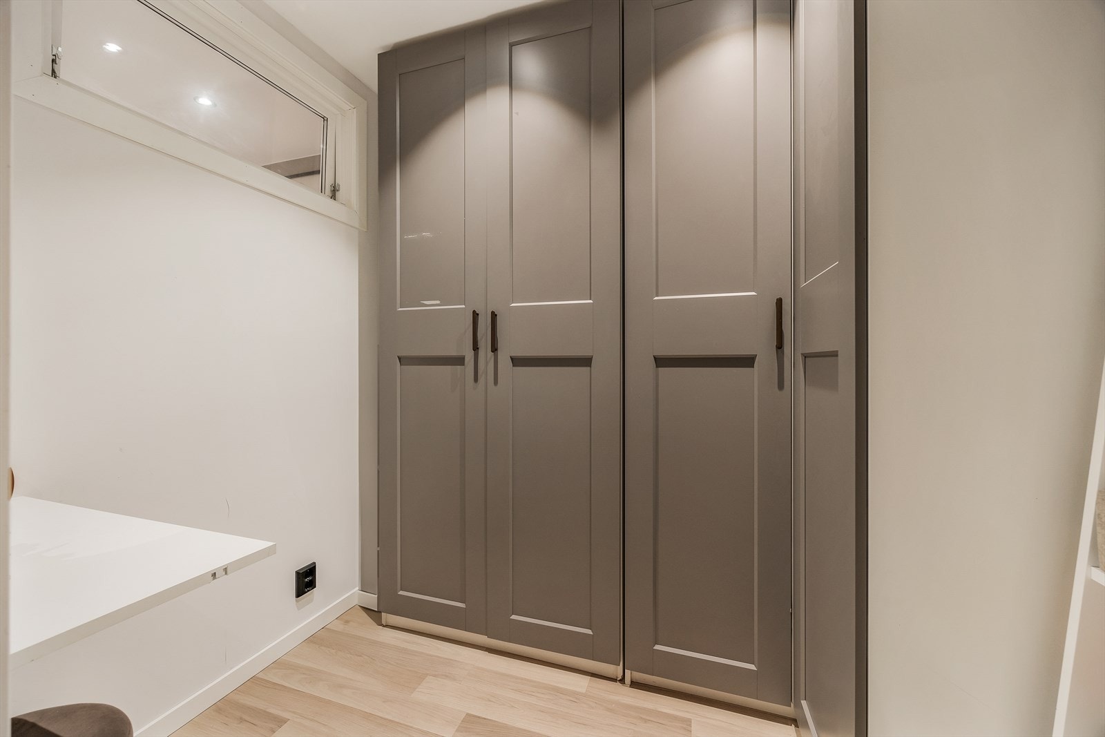 I boden medfølger det garderobeskap Galleribilde