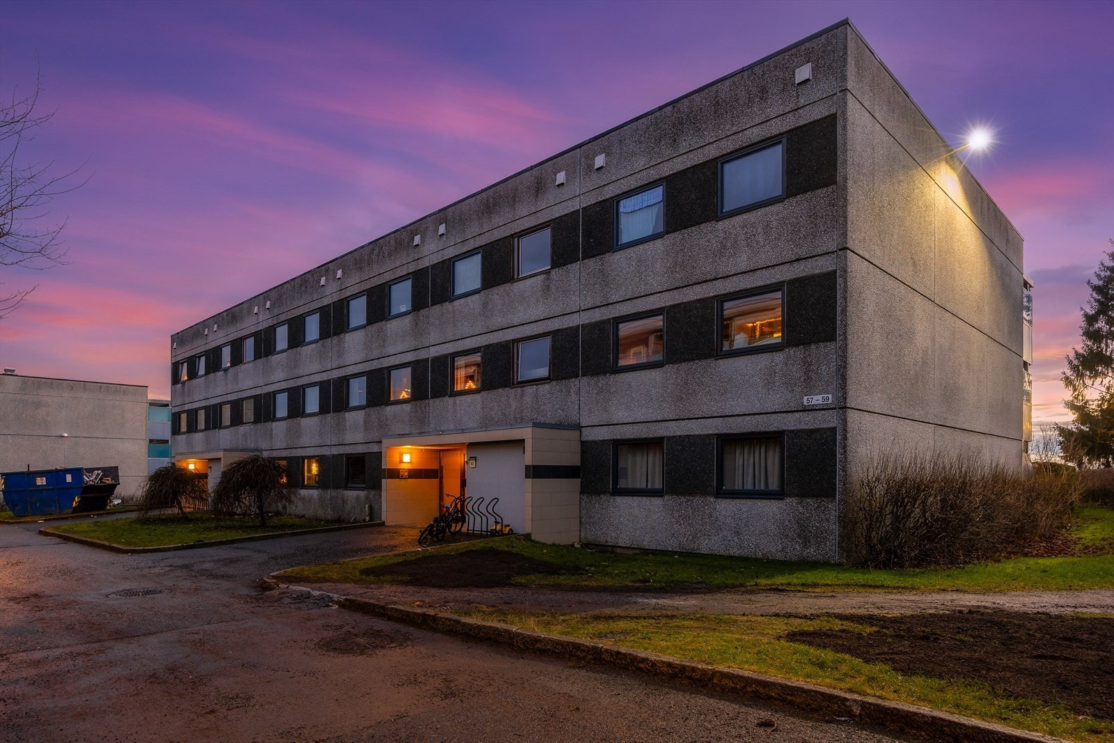 Leiligheten ligger i et veletablert borettslag på Stovner Galleribilde