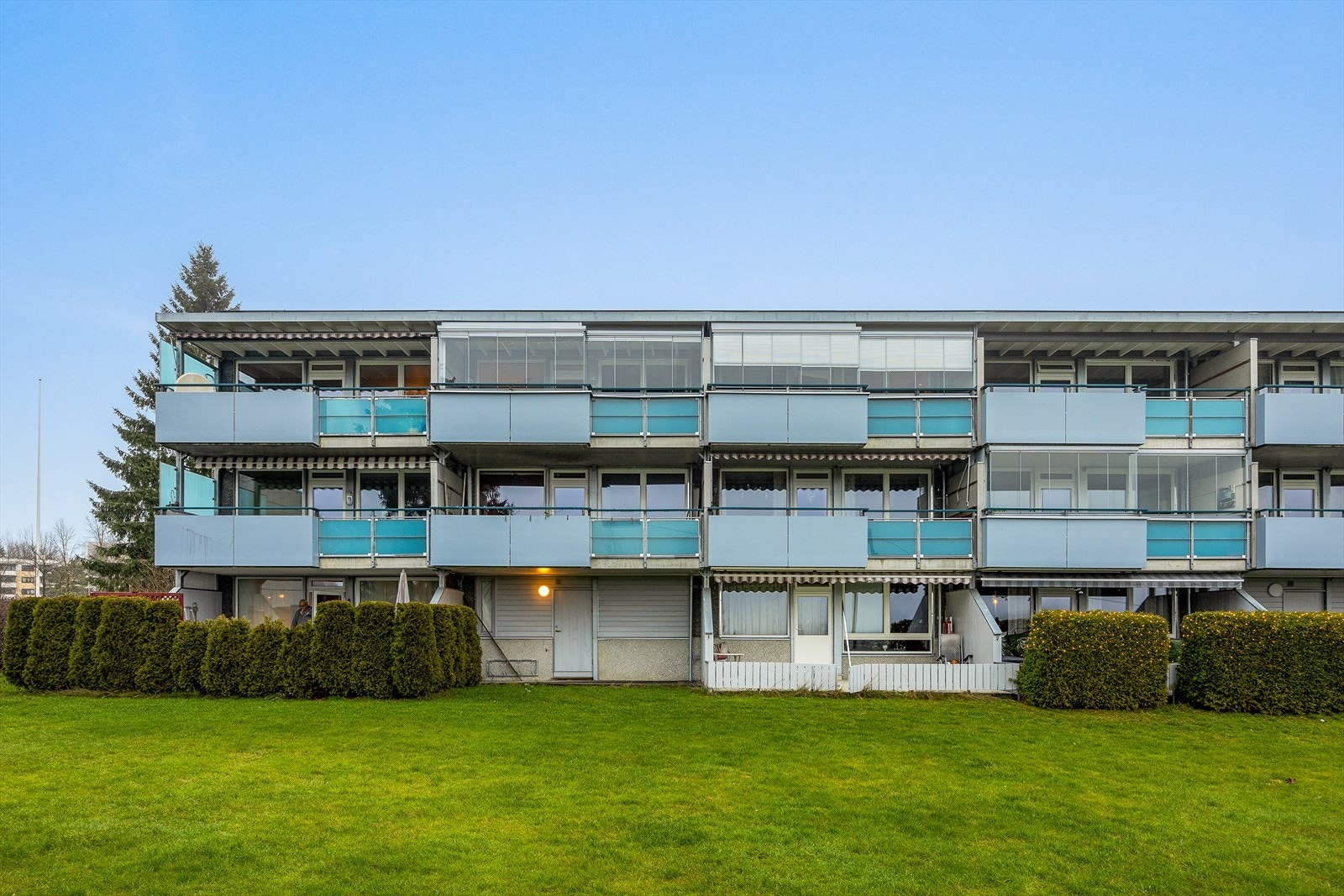 Kombinasjonen av fredelige, grønne omgivelser i et samtidig sentralt bomiljø gjør dette til en svært attraktivt boområde Galleribilde