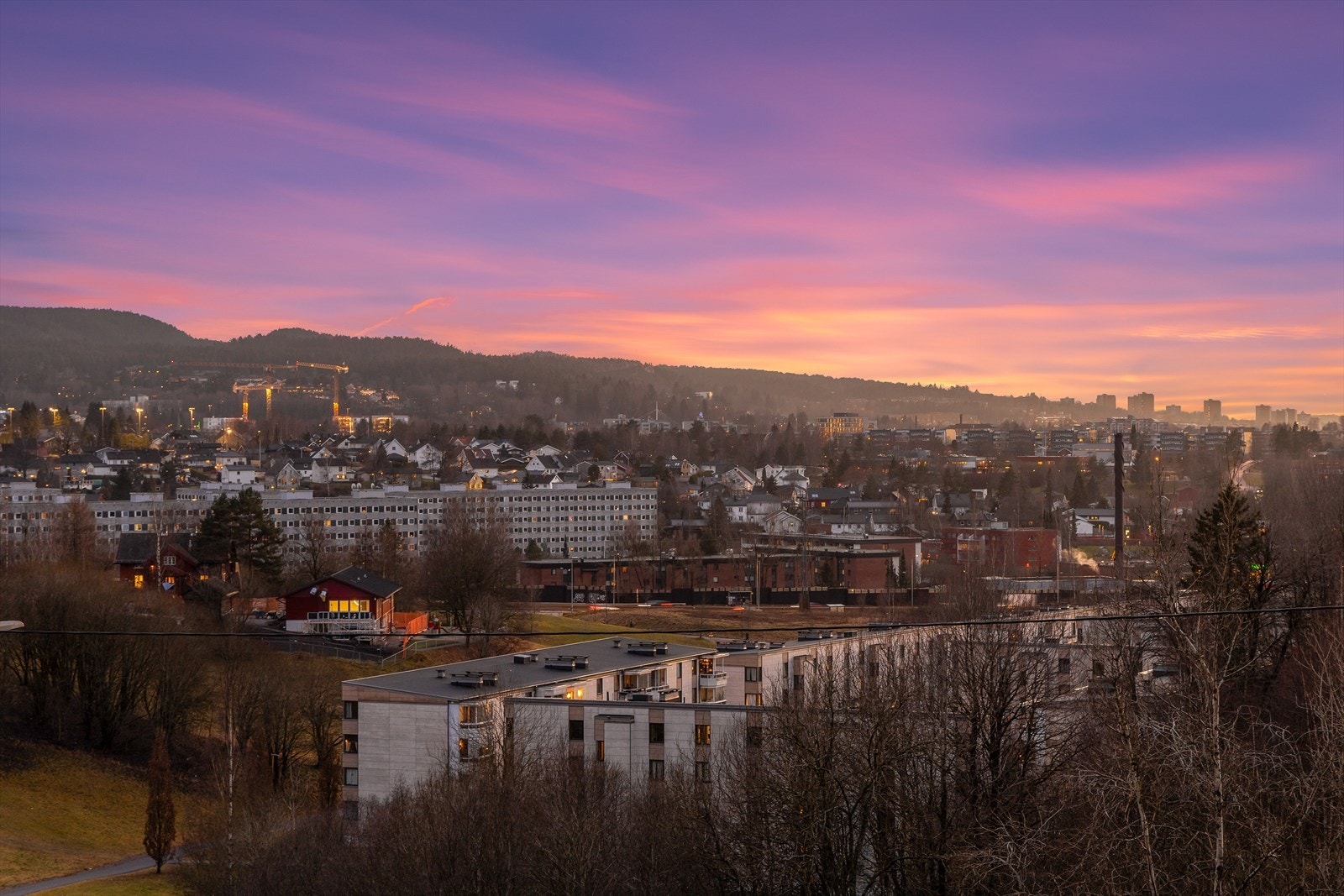 Fra leiligheten er det kort vei til Stovner Senter med et rikt utvalg av servicetilbud Galleribilde